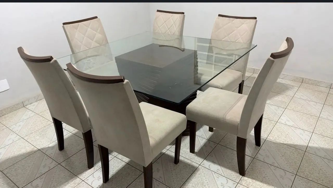 Mesa de jantar com 6 cadeiras 