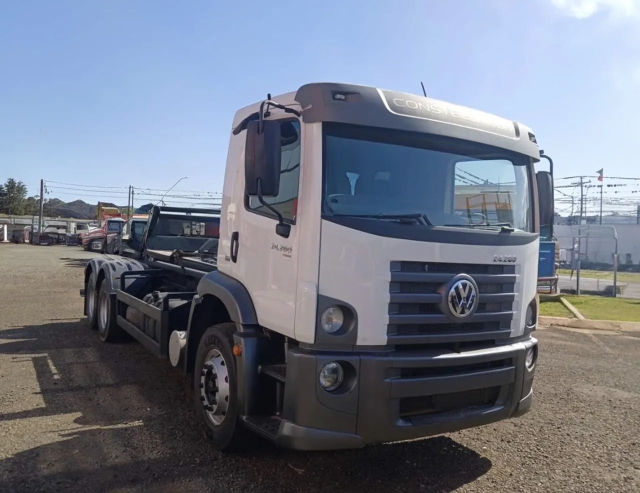VW 24.280 ano 2021, 6x2, com Rollon Rollof e ar condicionado, no Paraná 