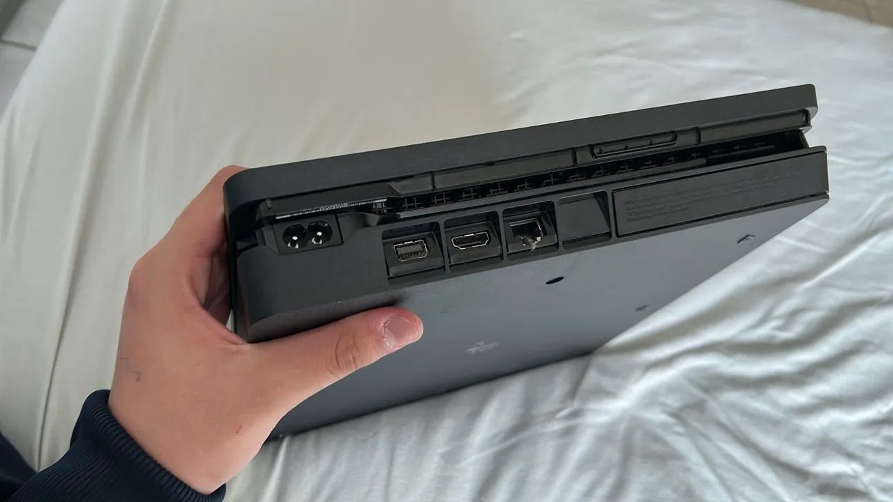 PlayStation 4 + 2 controles e 5 jogos - Foto 2