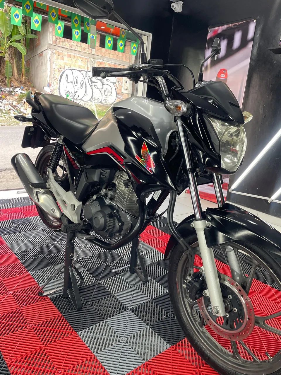 Titan 160 