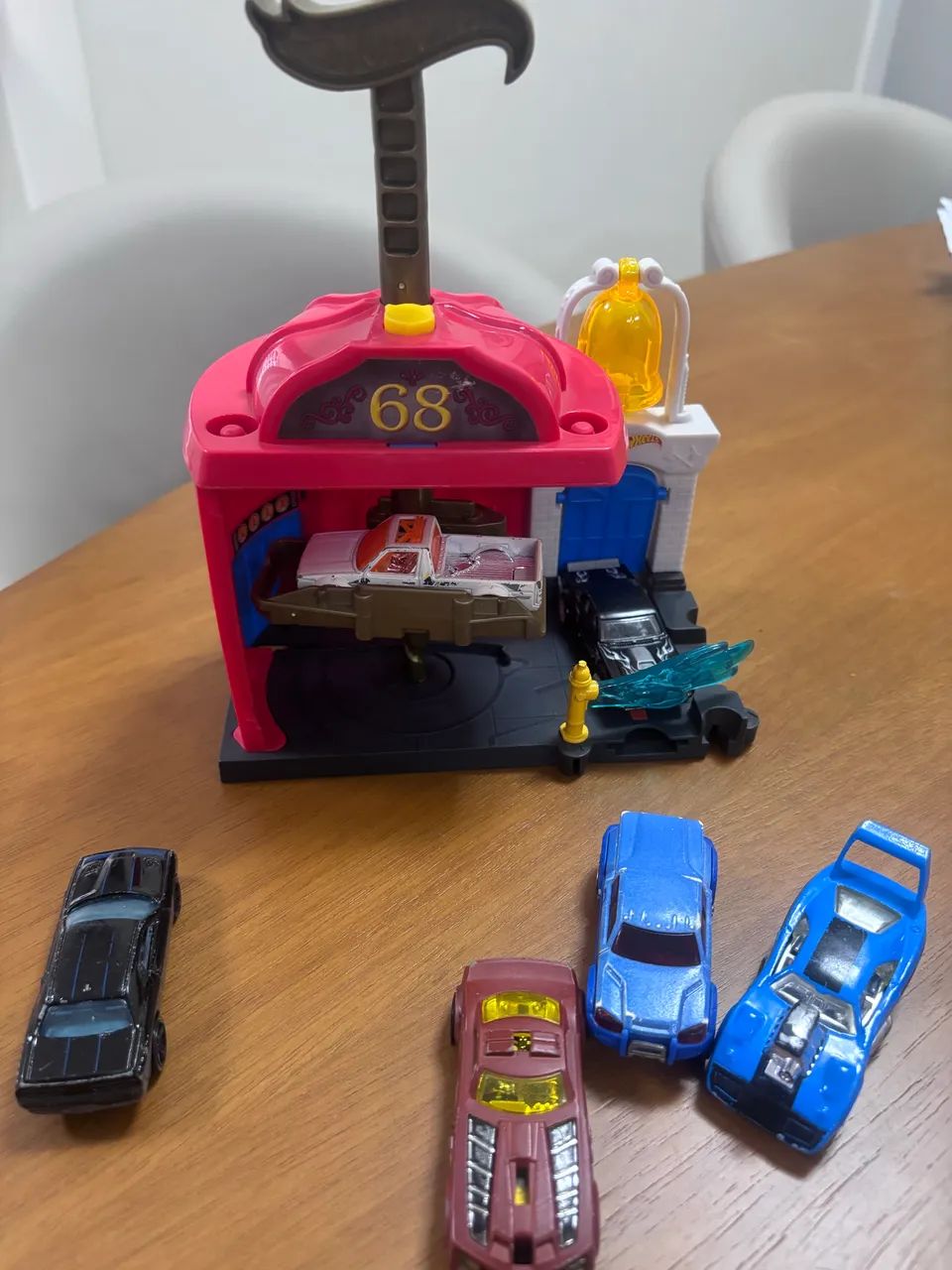 Pista + 6 carrinhos Hot Wheels  - Foto 2