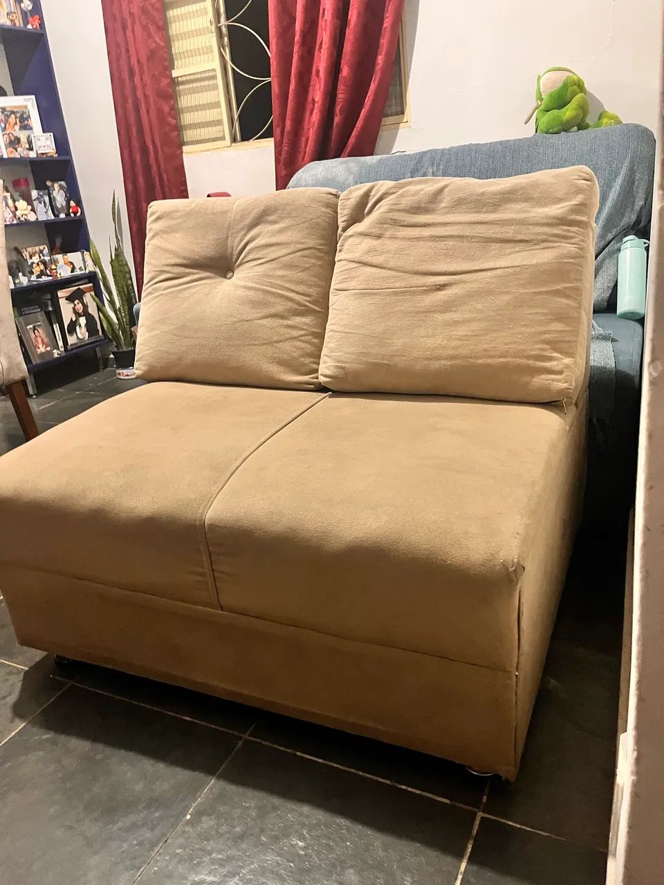 Sofá dois lugares com almofadas439340762620252160