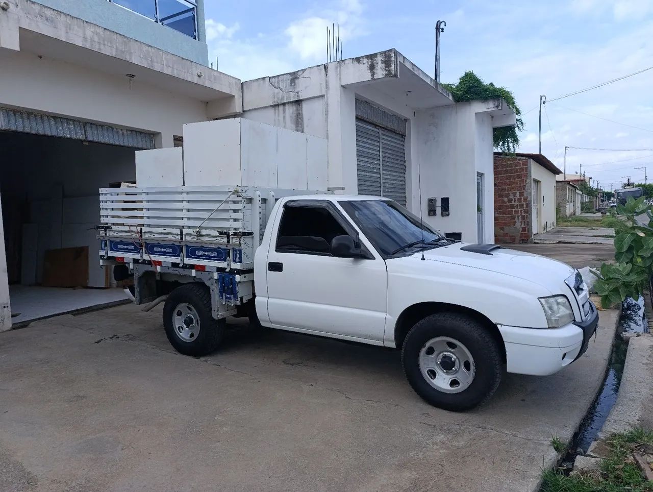 FRETES E MUDANÇAS em CAMINHONETE  - Foto 2