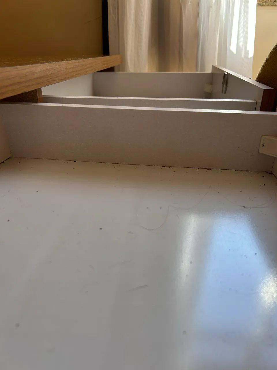 Mesa de Escritório com Gaveta e Chave + Cadeira Giratória - Foto 4
