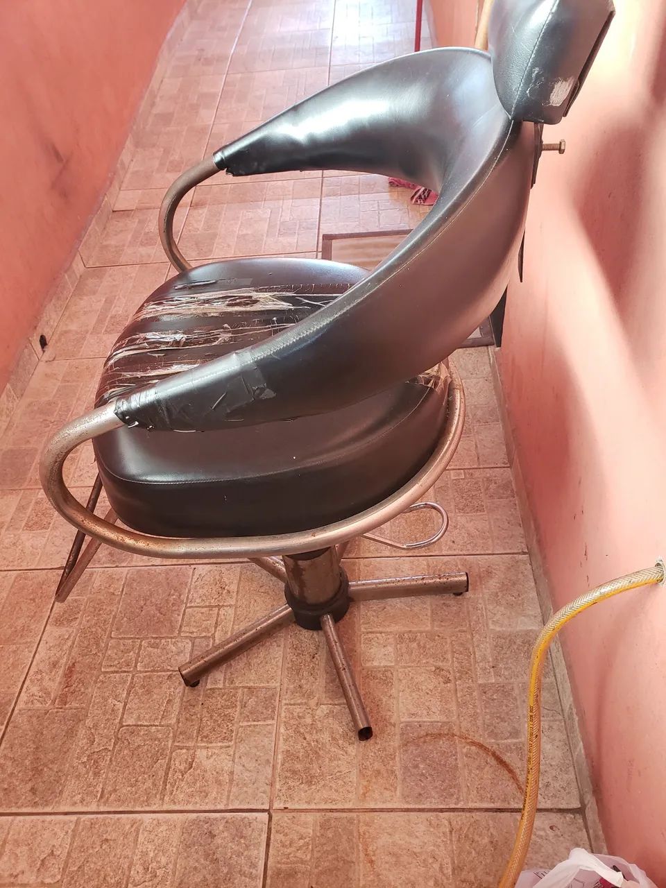 Cadeira barbeiro e de espera 3 lugares  - Foto 3