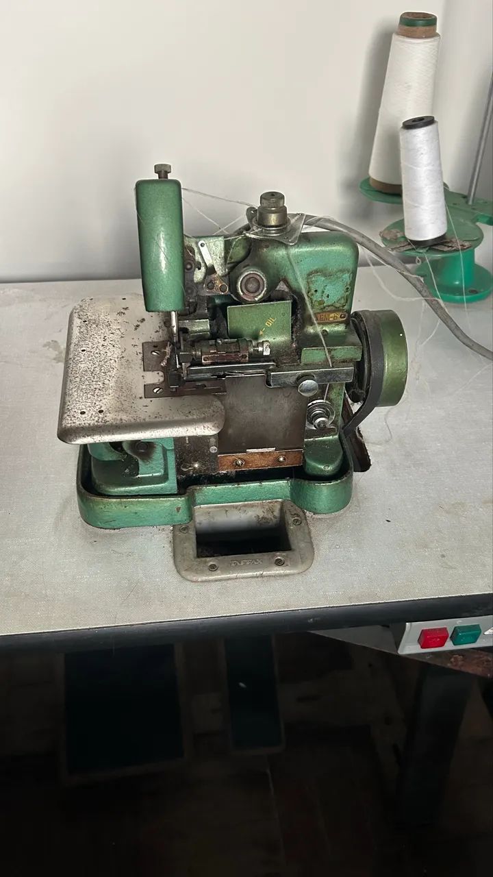 Máquina semi industrial overloque 