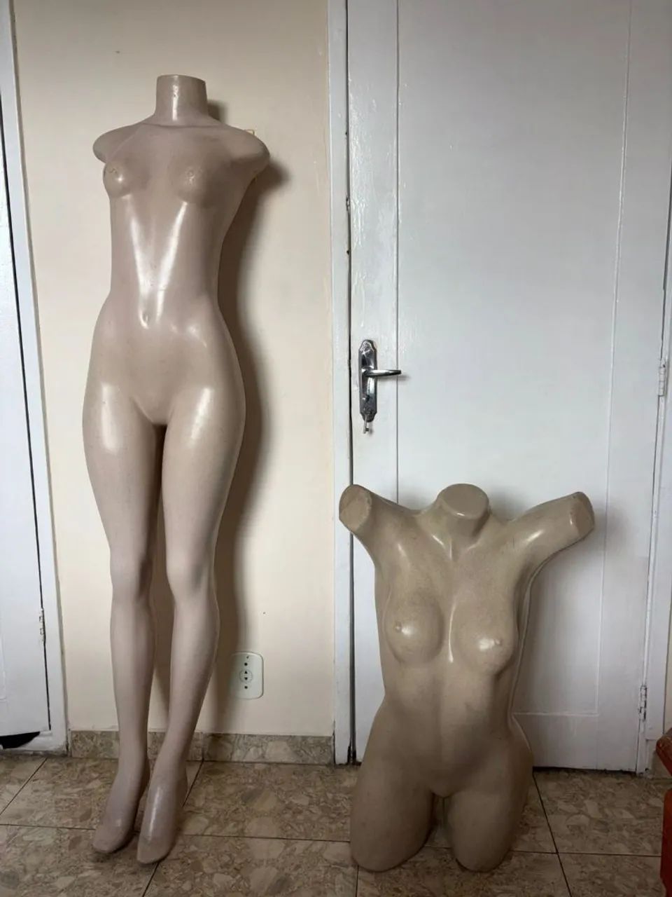 2 manequins