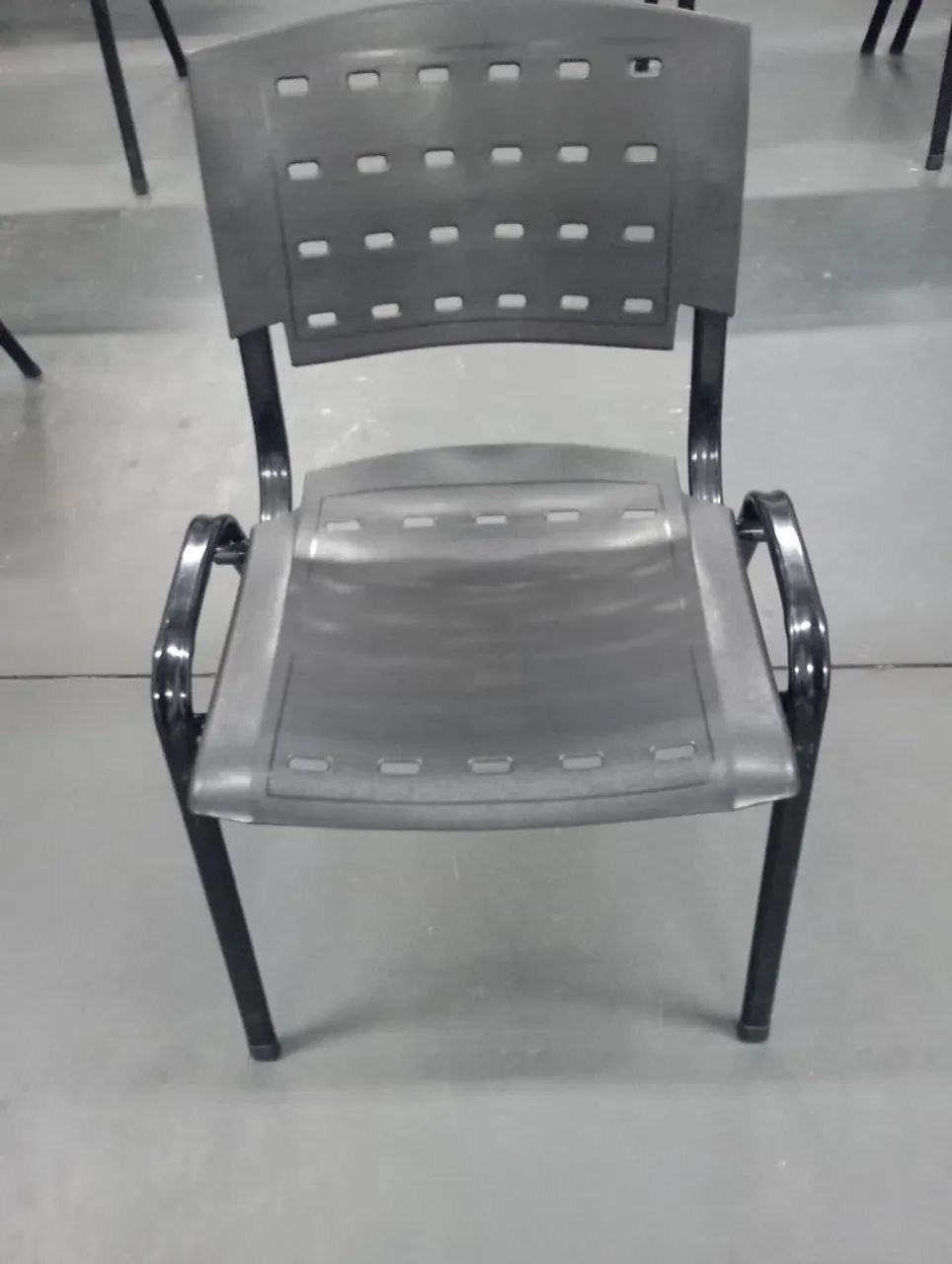 Vendo 100  cadeiras 70 cada 