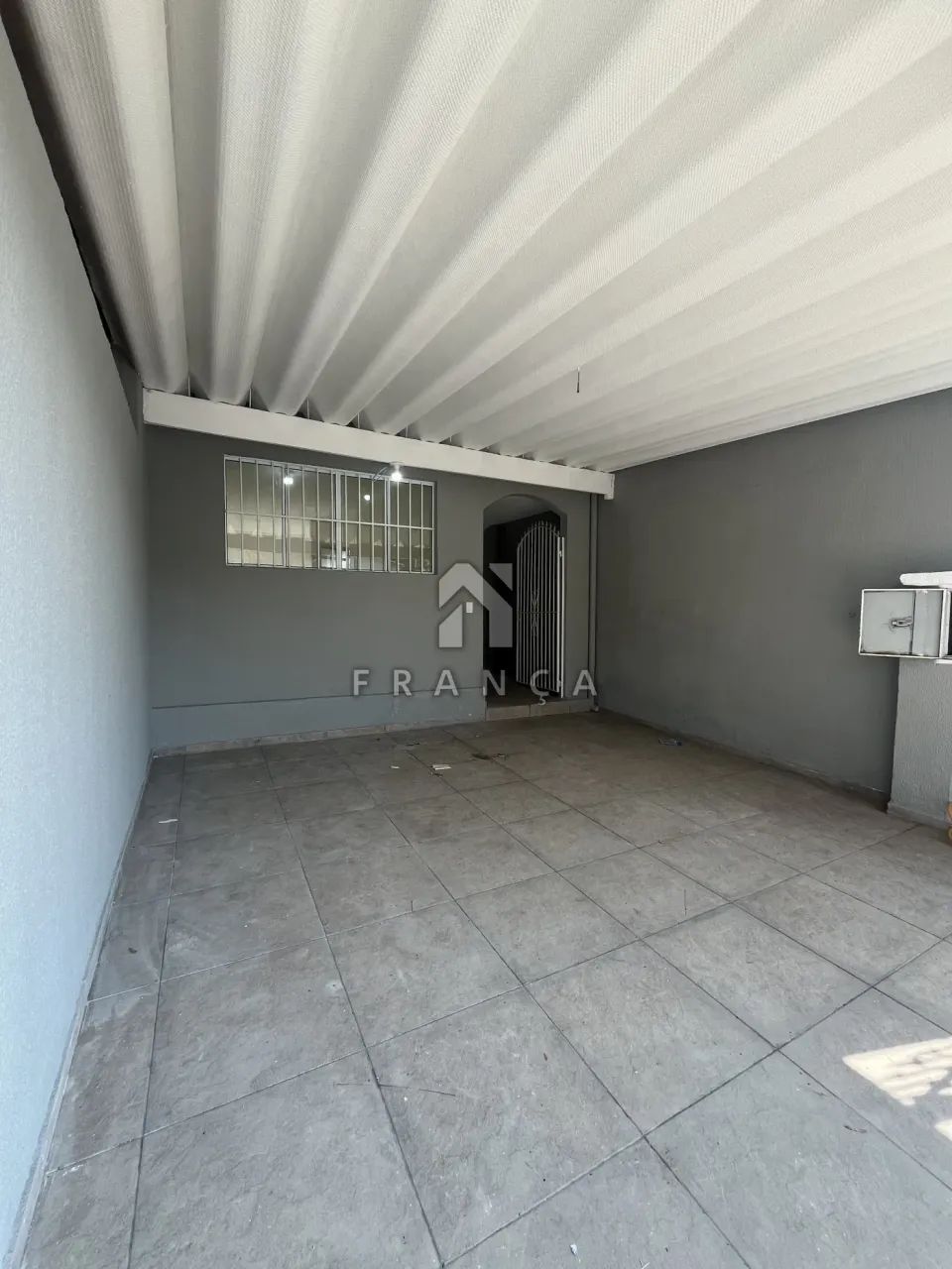 CASA REFORMADA COM 2 QUARTOS - JD. BELA VISTA - Foto 2