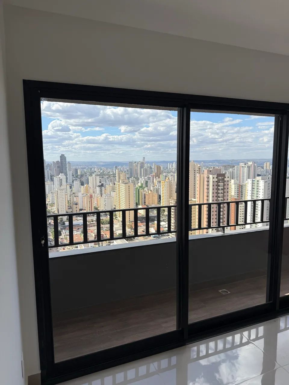 Porta de correr em esquadria preta  - Foto 2
