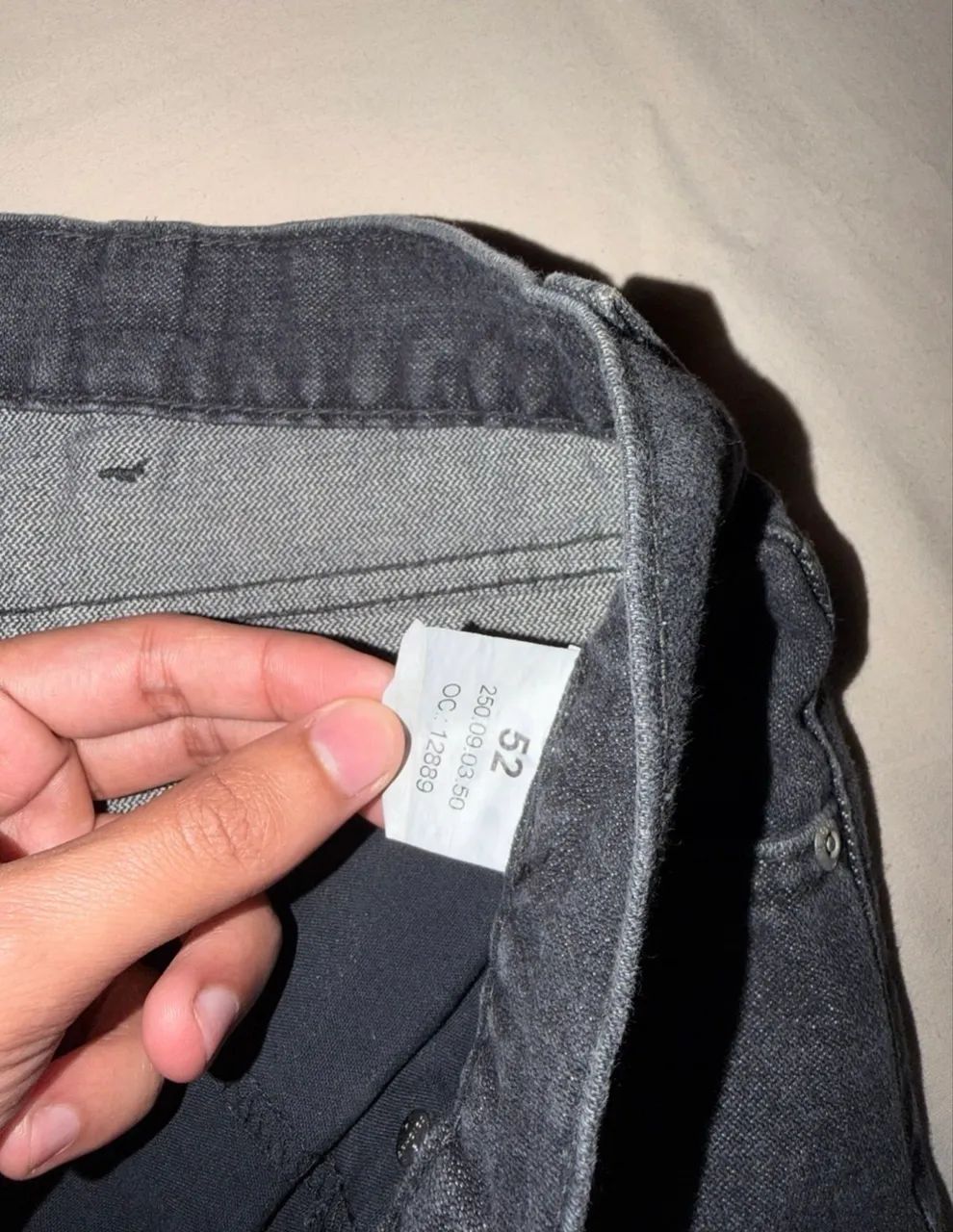 CALÇA LEE JEANS PRETO 52 IMPORTADA (PEÇA RARA EM PERFEITO ESTADO)  - Foto 5