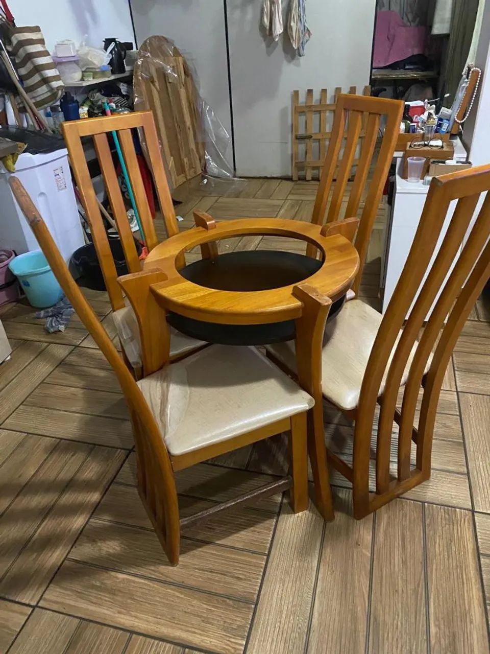 Tronco de mesa com 4 cadeiras. - Foto 4