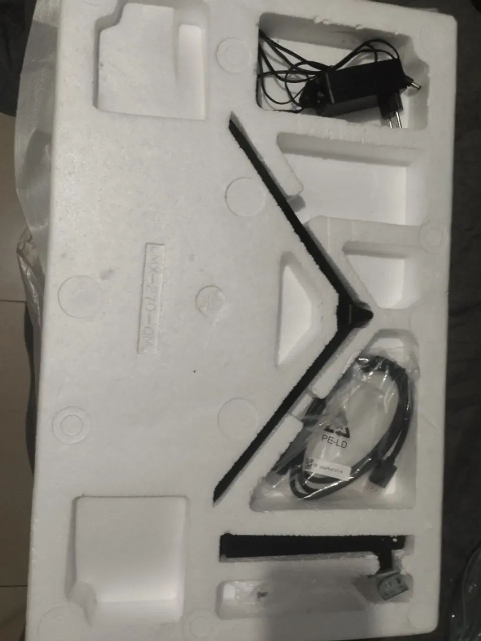 Monitor super frame, 27 polegadas 240 hz 1 ms tela curva. Sem nenhum tipo de defeito.