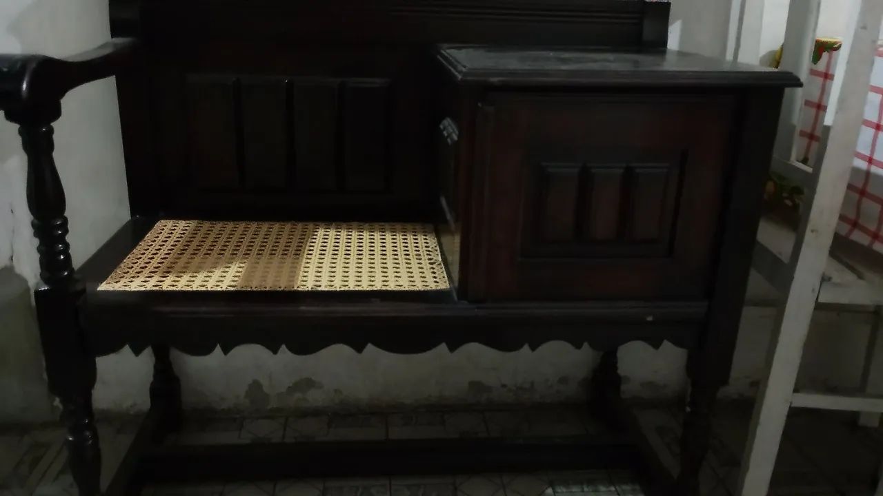 Mesa de telefone antiga 
