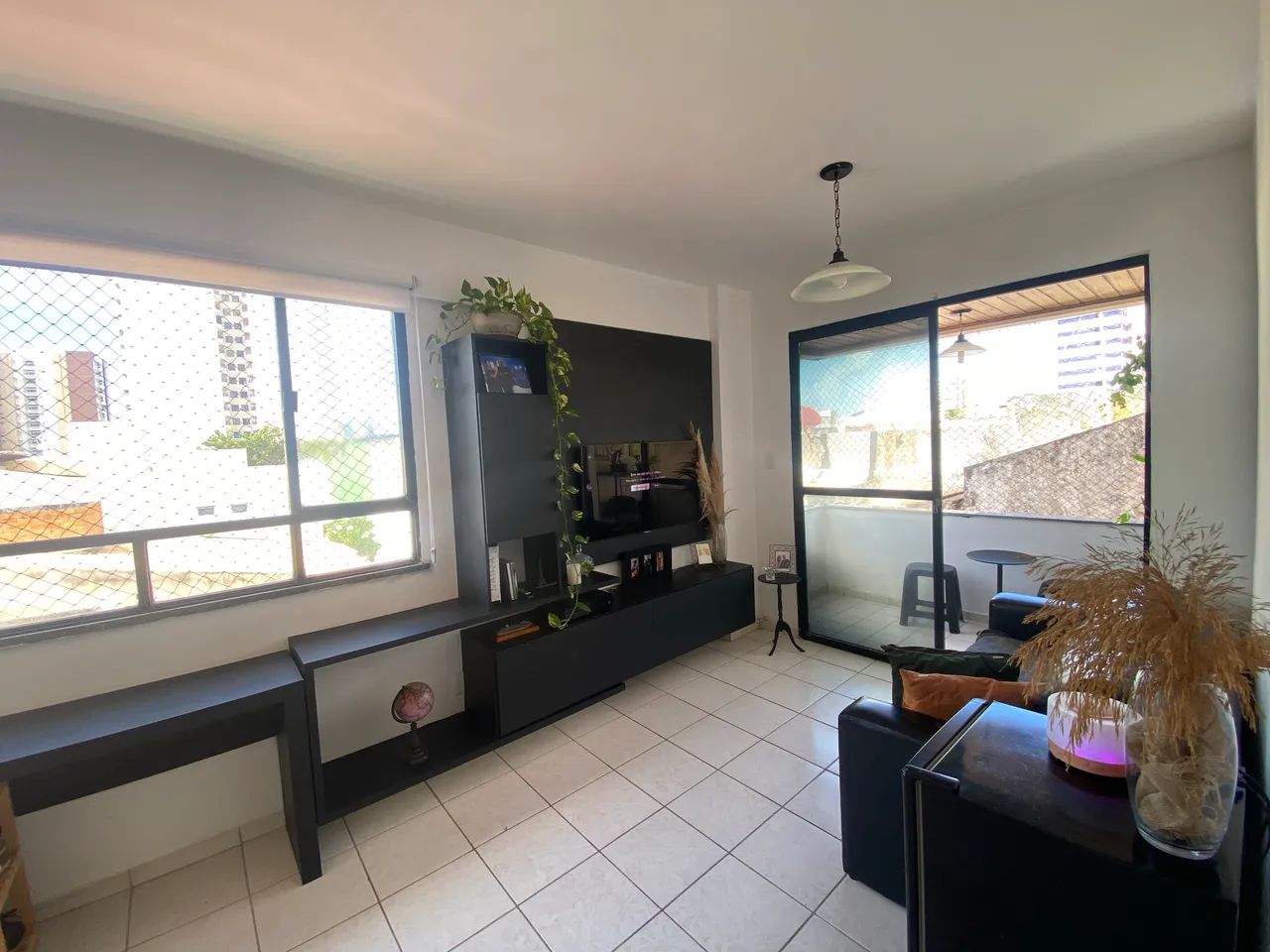 Alugo apartamento na Atalaia com 3 quartos.