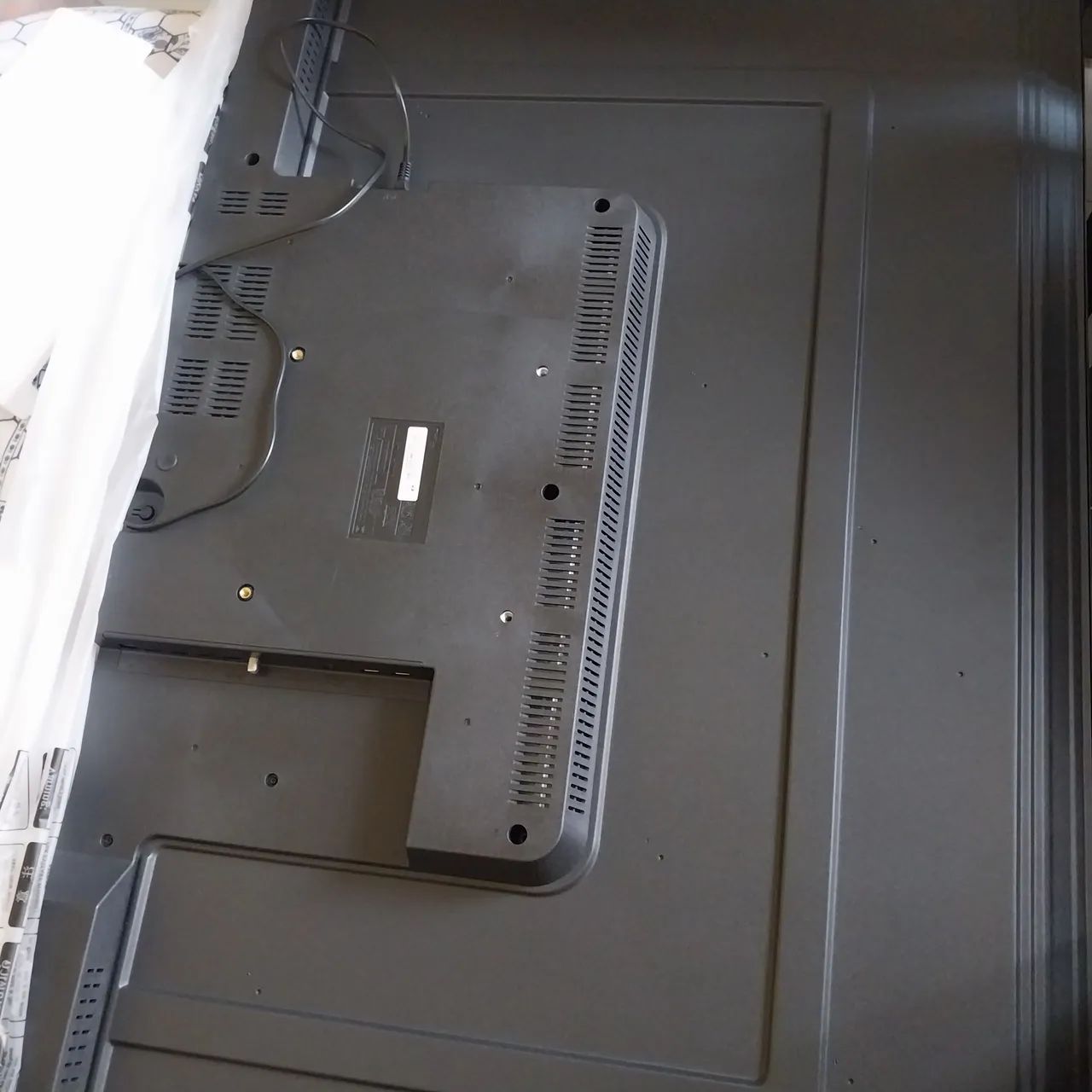 Vendo TV 58 polegadas com lê-la trincada  marca phioco  - Foto 2
