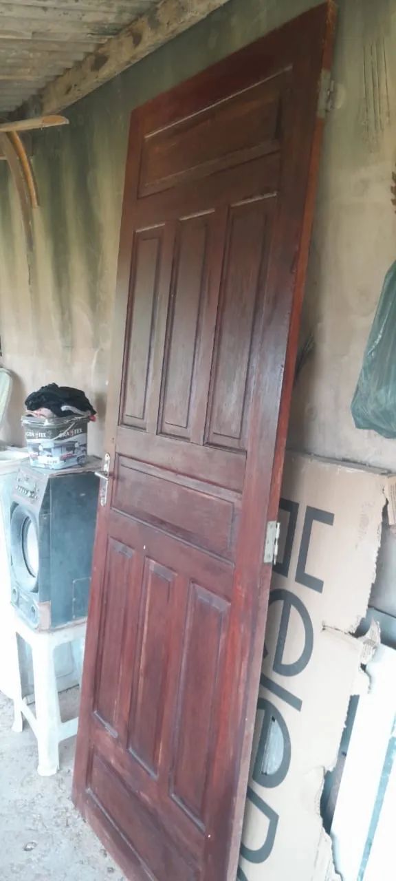 Uma porta e duas janelas. - Foto 2