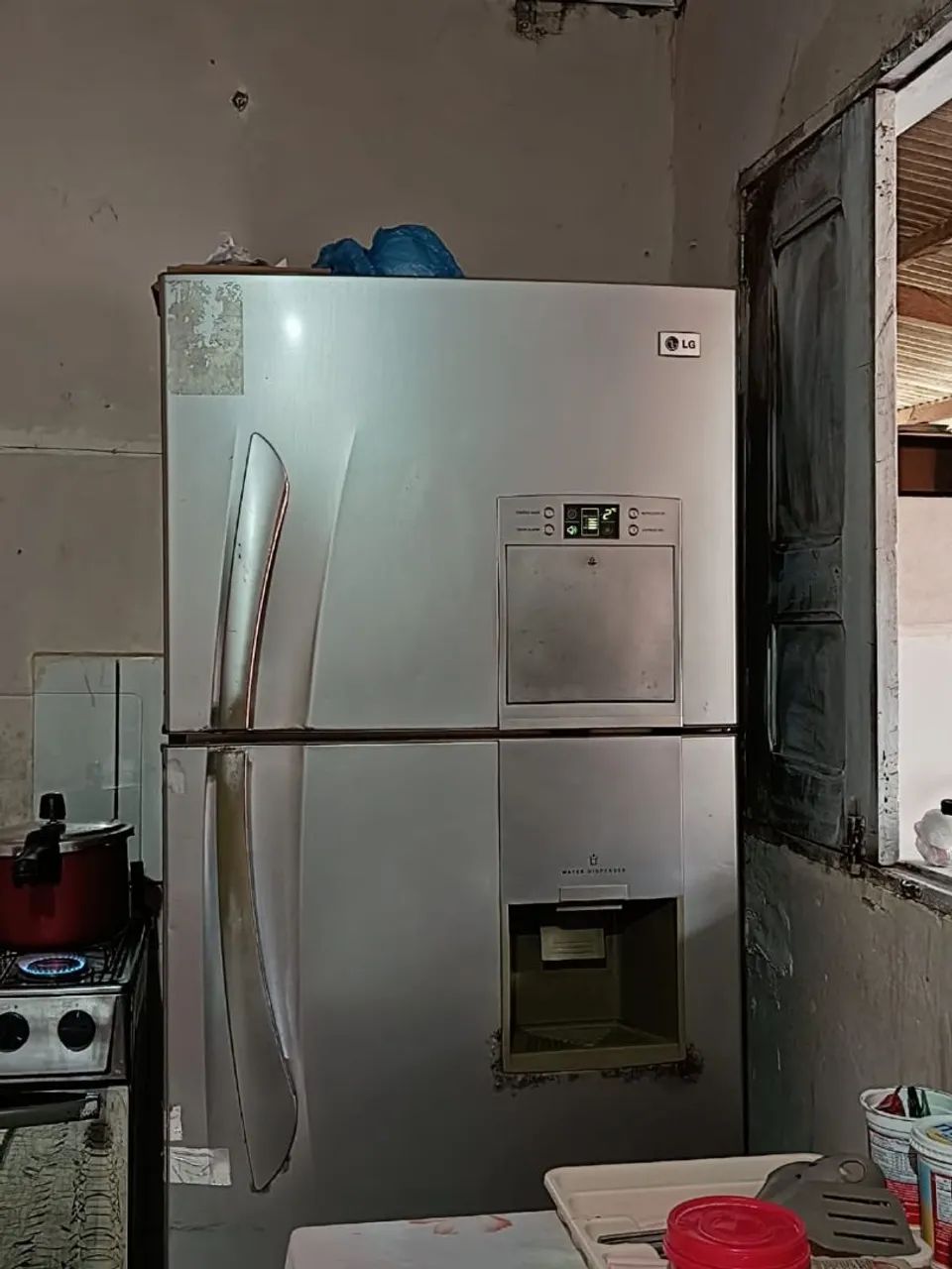 Vendo uma geladeira,usada... - Foto 2