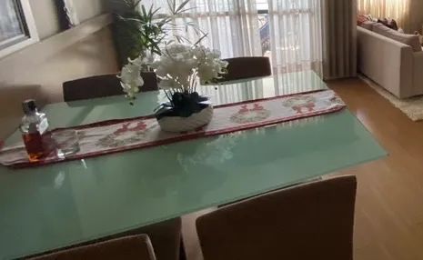 Vendo mesa de vidro (sem cadeiras)
