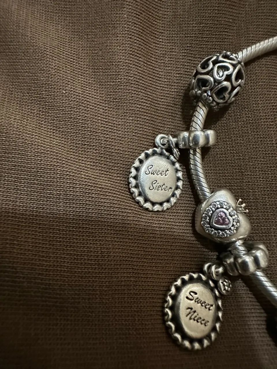 Pulseira da Pandora com nove berloques originais  - Foto 2