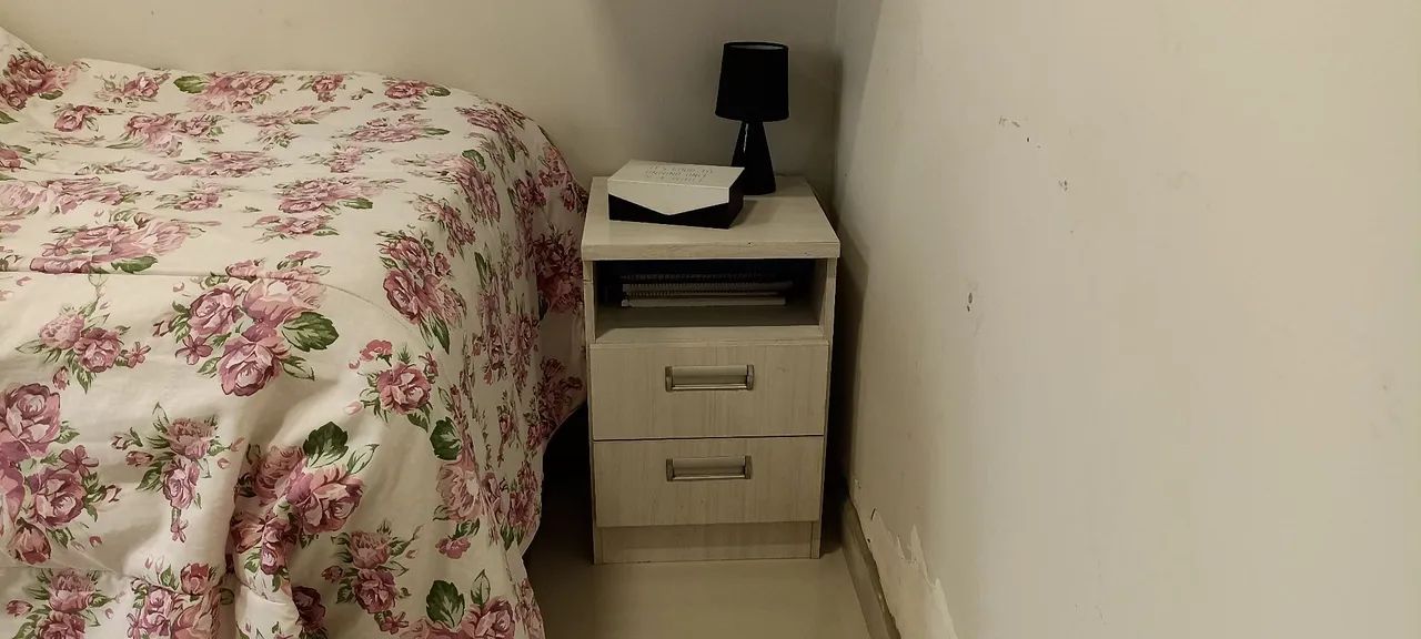 Mesinha de cabeceira