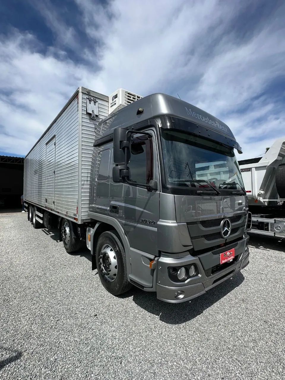 MB Atego 3030 8x2 Apenas 164.000 KM - Foto 4