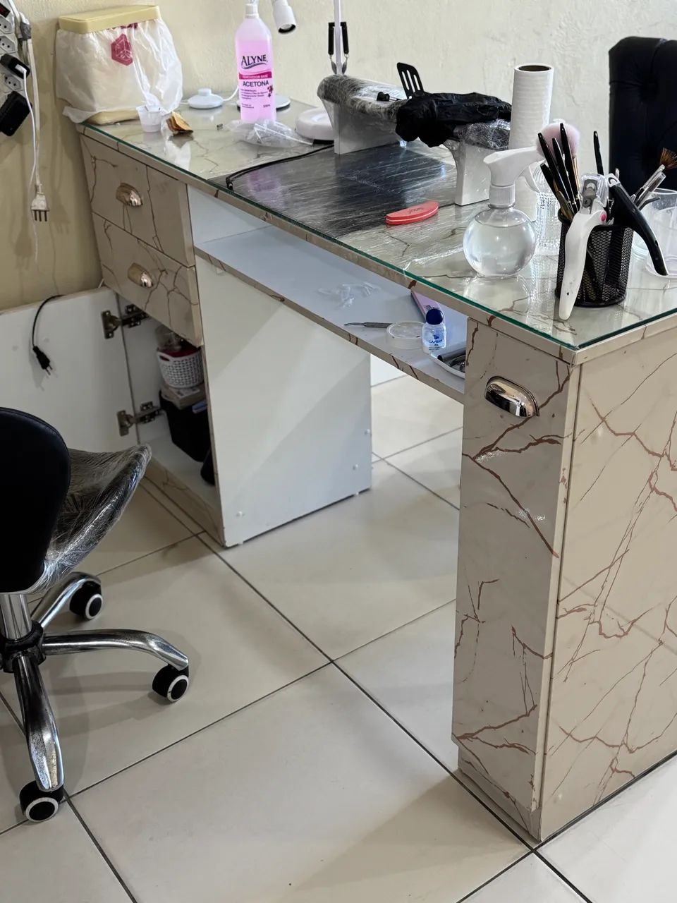 Mesa projetada Mdf com tampa de vidro 