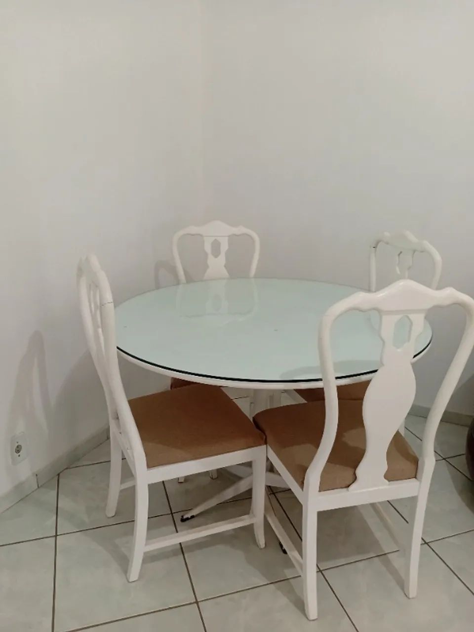 Jogo de Mesa com 4 Cadeiras- Antiguidade Rara!