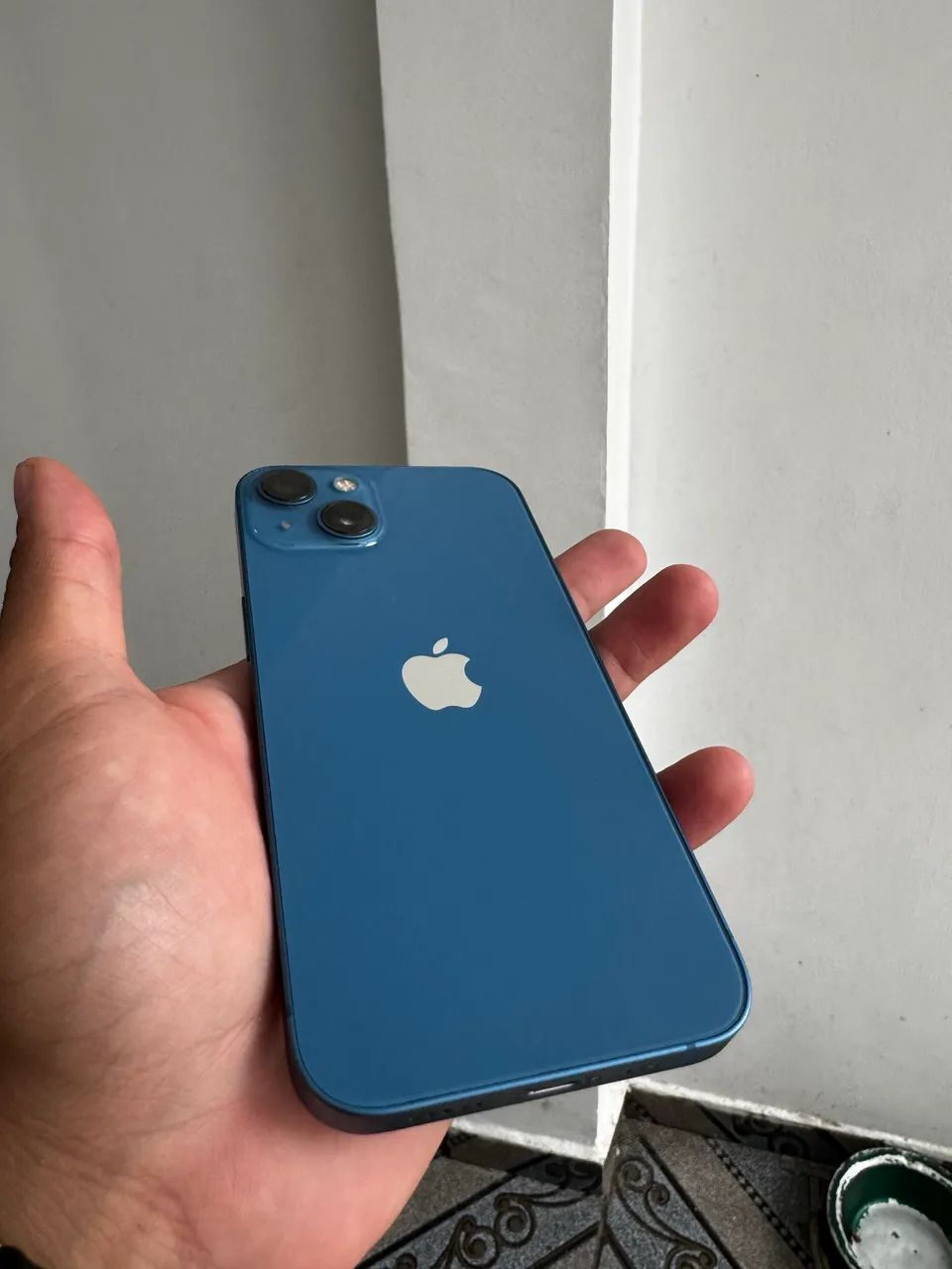 iPhone 13 em excelente estado