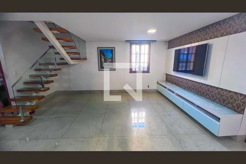 Casa à Venda - Floresta, 5 Quartos, 390 m2