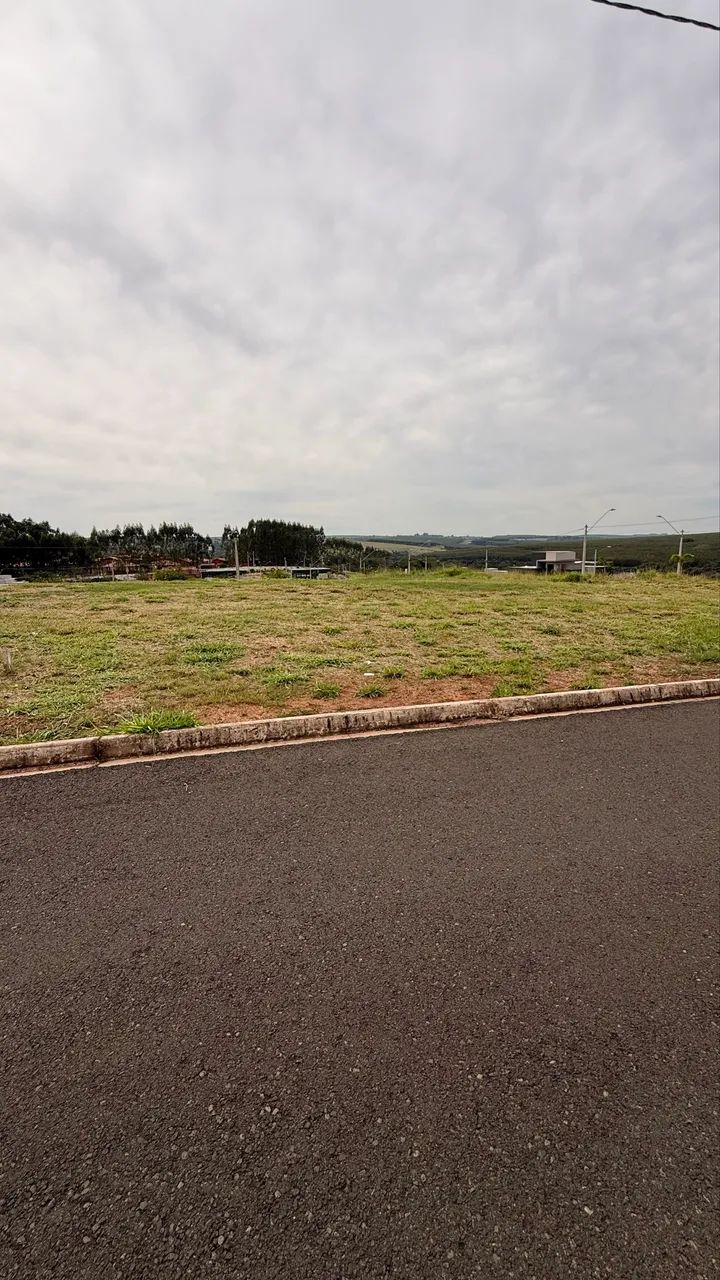 Villa de León 2 - lote plano de 300m2 - Estuda trocas 