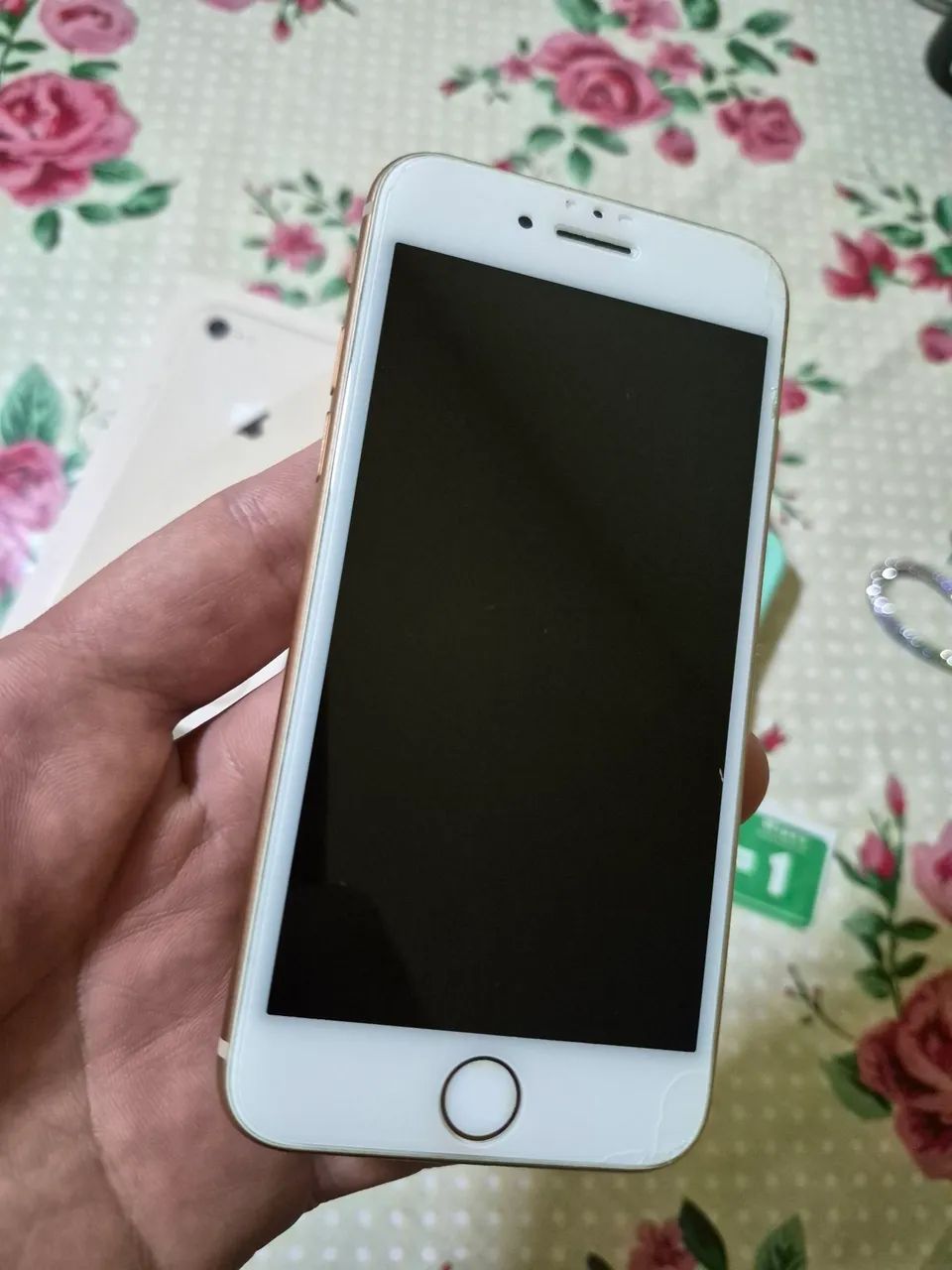 iPhone 8 64GB com caixa, carregador e capinhas  - Foto 2