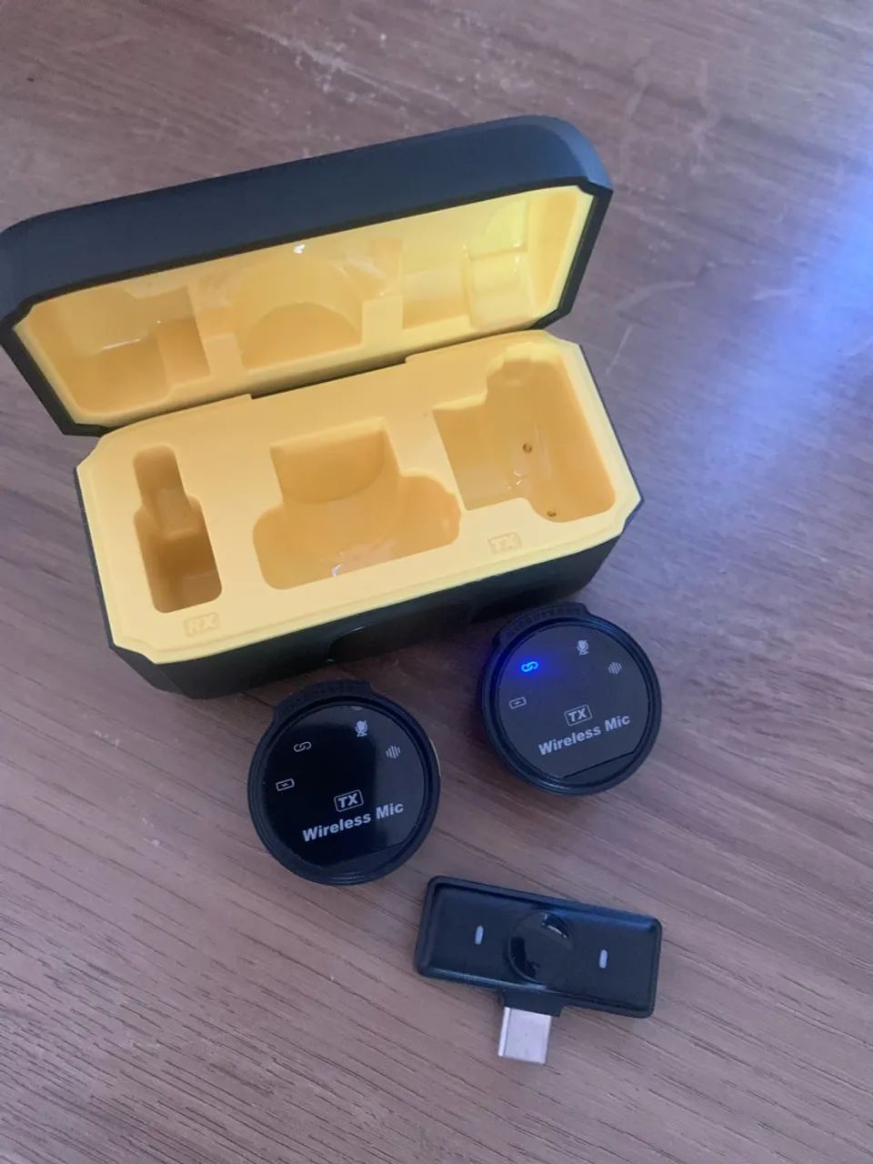 Microfone de Lapela J6 USB-C com 2 Lapelas - Foto 2