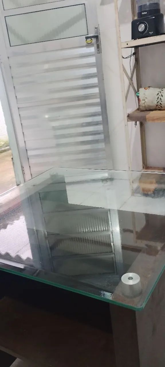 Mesa de Centro madeira maciça com tampo de vidro temperado  - Foto 2