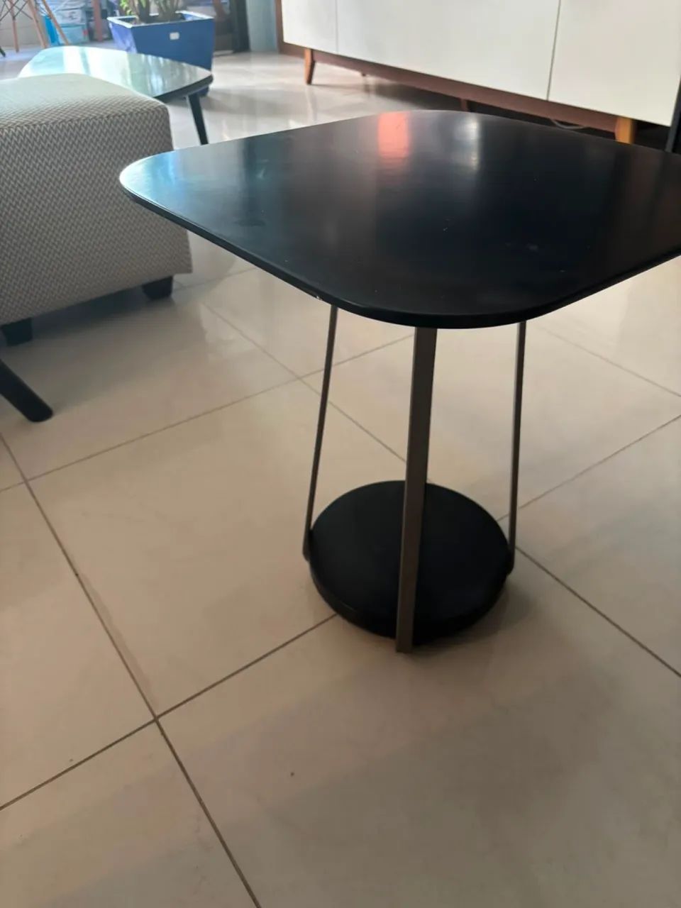 Mesa lateral original da Officina Design modelo 24294 - Foto 4