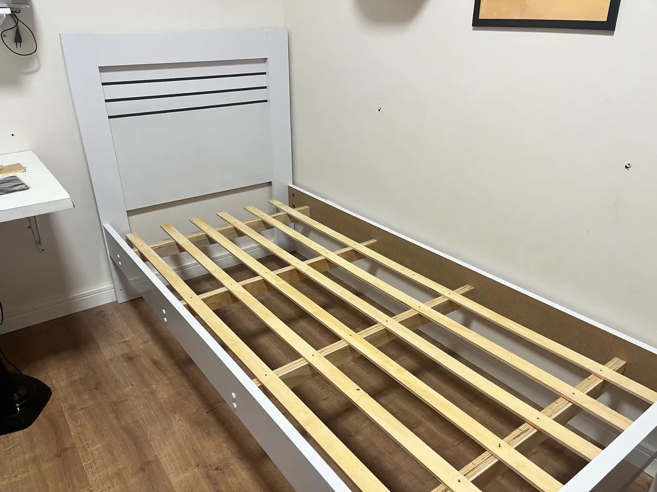 Cama de Solteiro em MDF Branca | Ótimo Estado