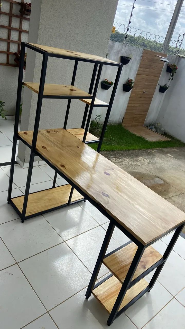 Mesa com estante estilo industrial 