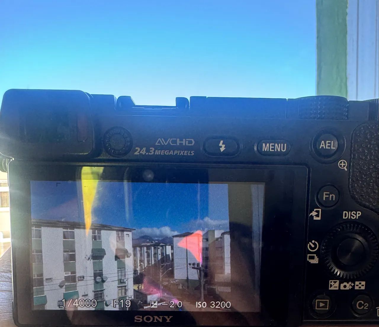 (Câmera Sony A6000)  R$ 3.300 - Foto 5