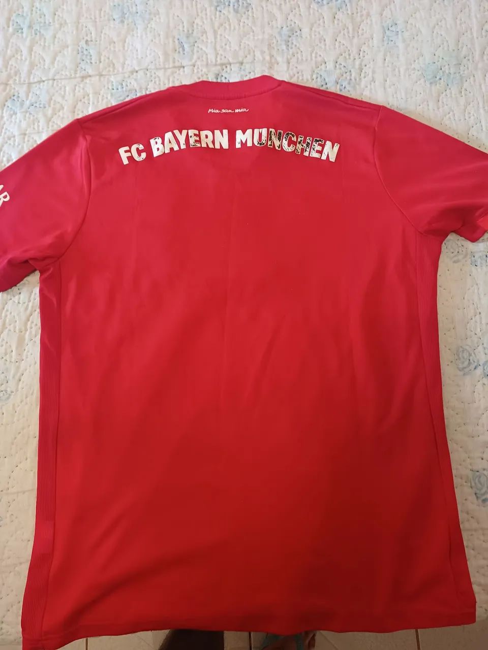 Duas camisas bayern de Munique.