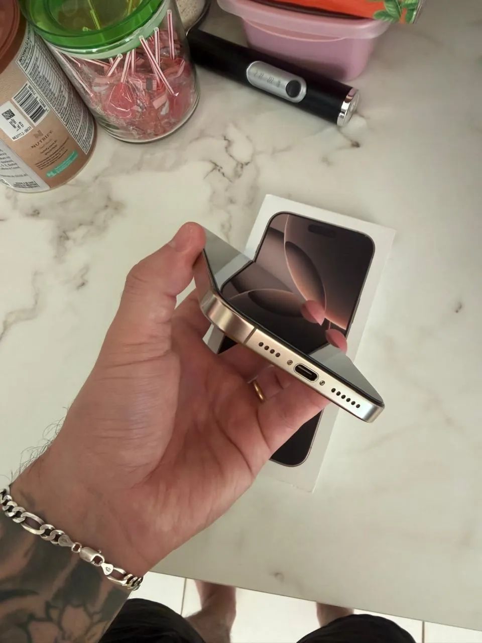 iPhone 16 pro max 98% bateria - Foto 4