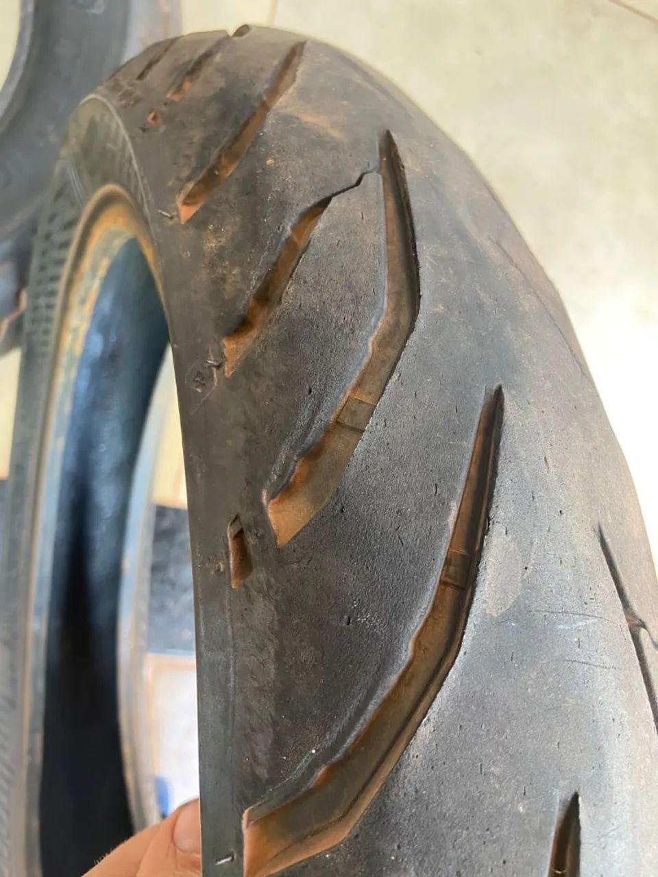 Pneus shadow, Boulevard aro 15 e 17. 500 reais o par. - Foto 3
