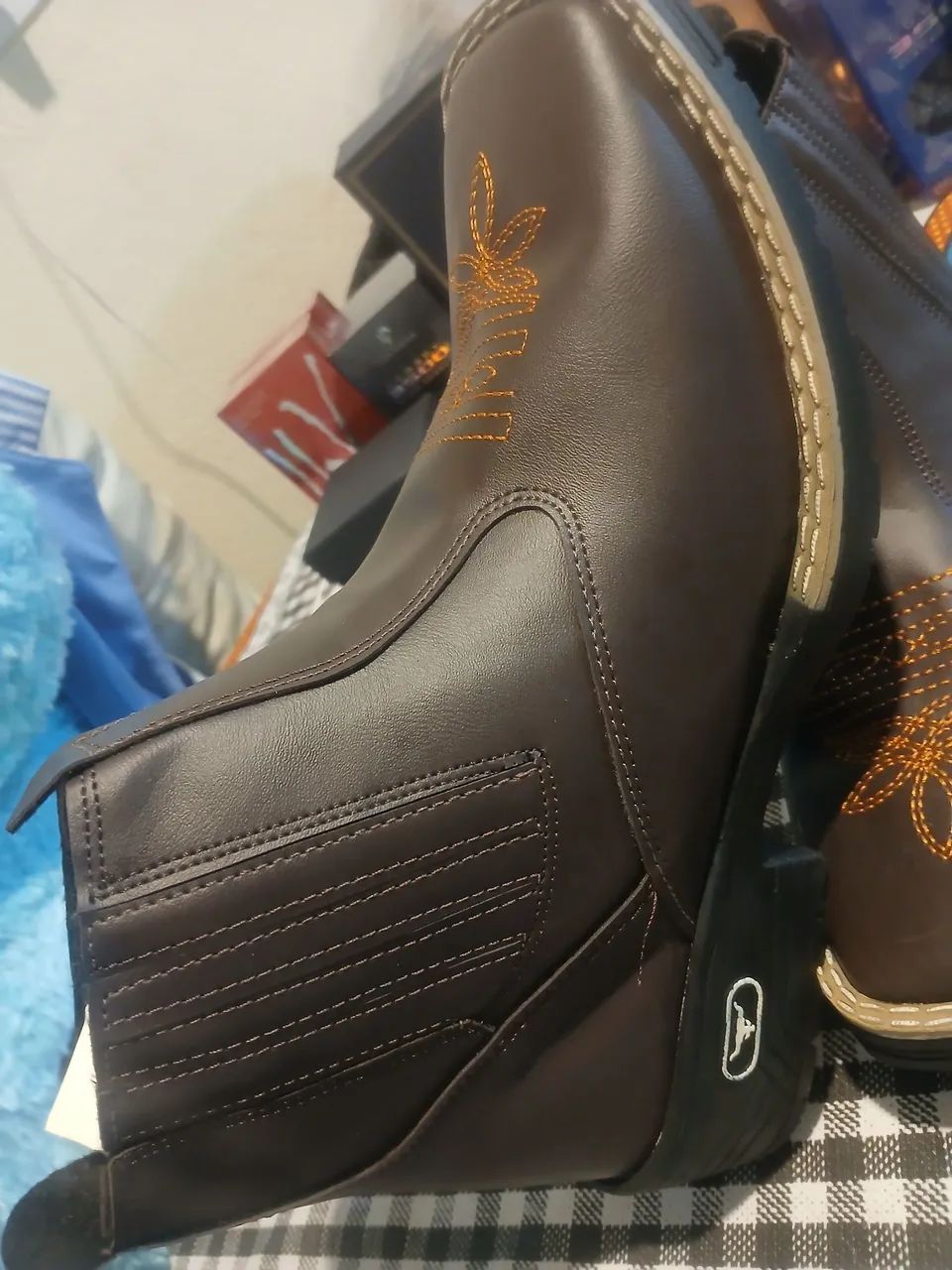 Vendo bota marrom n40