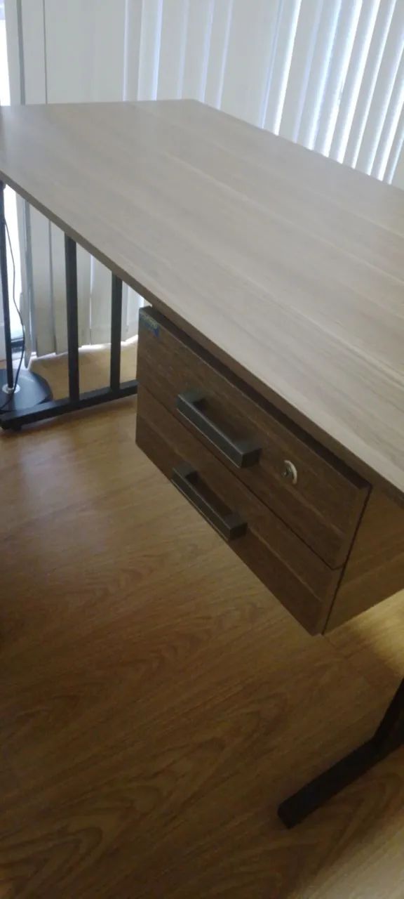MESA DE ESCRITÓRIO