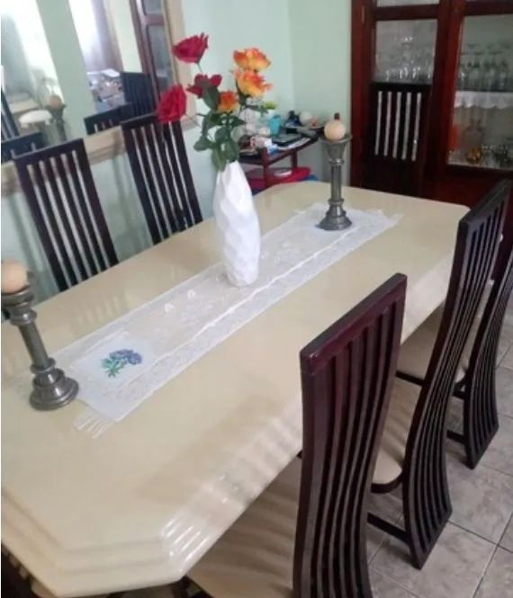 Só esta semana! Mesa Requinte com 4 cadeiras cabe até 8 cadeiras 
