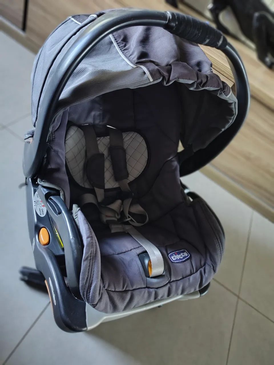 Bebê conforto Chicco - com isofix  - Foto 3
