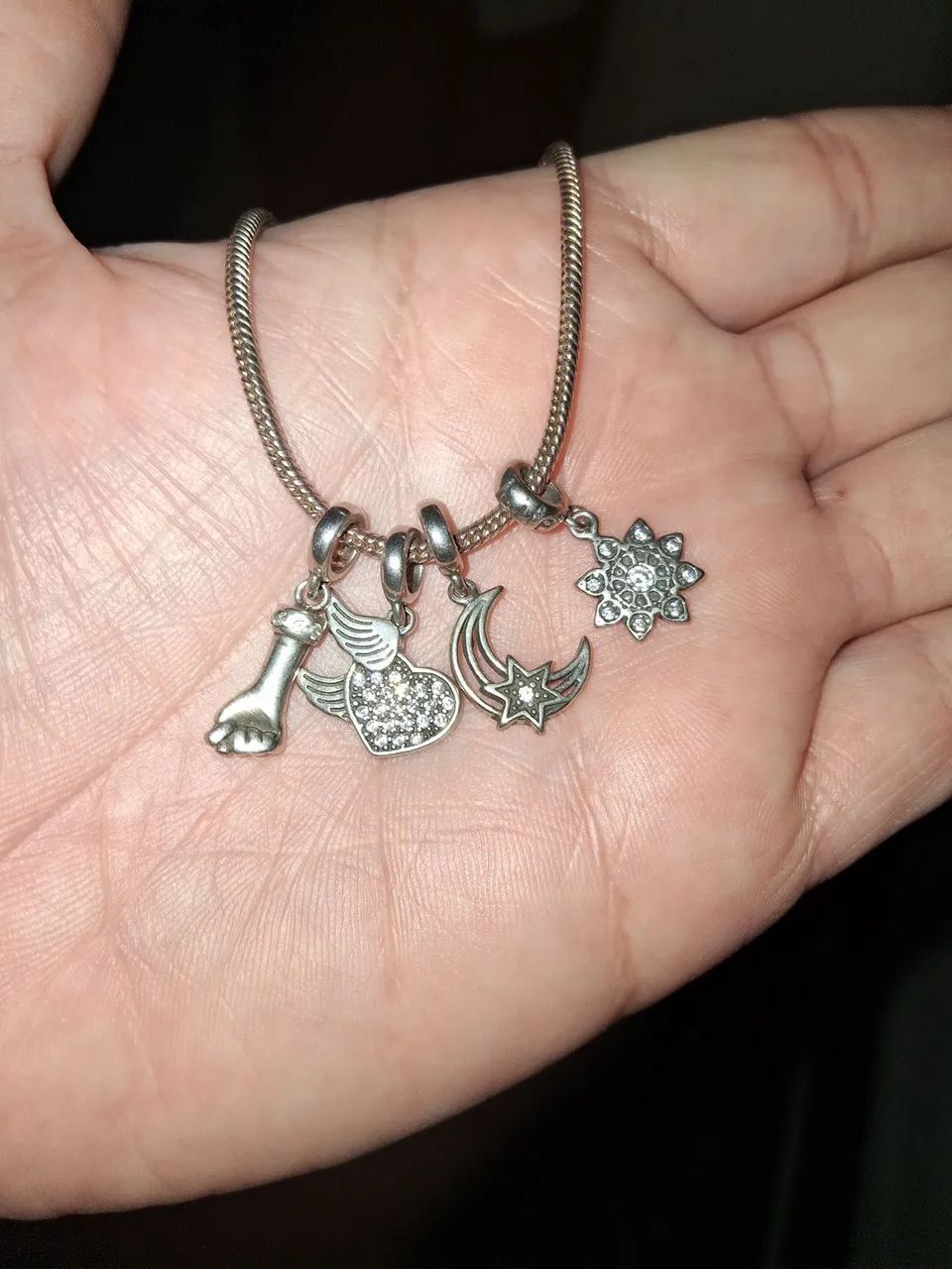 Pulseira com berloques. - Foto 2