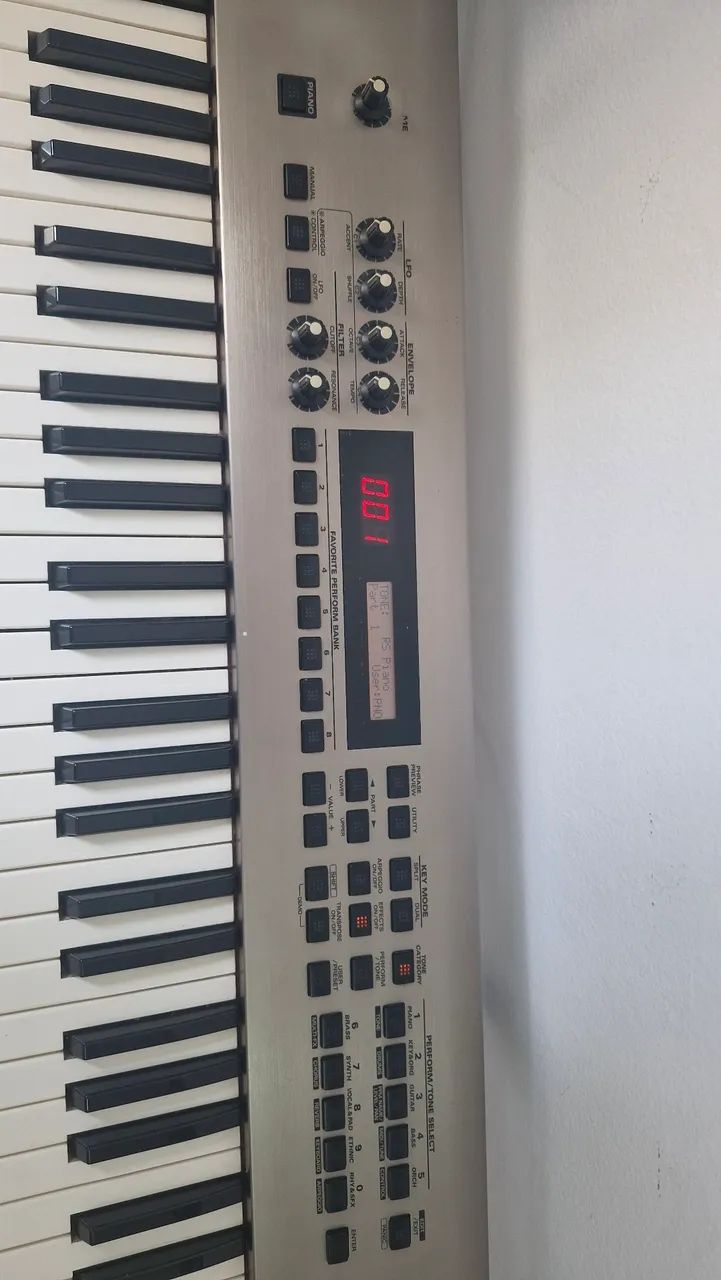 Piano, Teclado Roland RS-9 64-Voice Synthesizer - Instrumentos