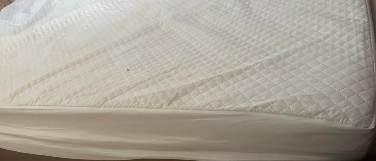 Vendo colchão de casal capa proteção 