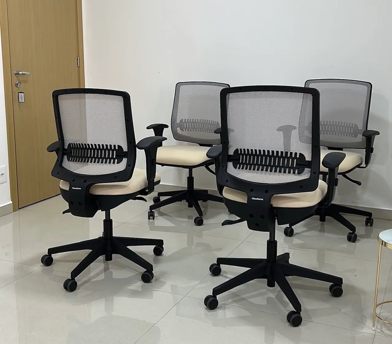 Mesa de reunião + Cadeiras Flexform praticamente novas - Foto 2