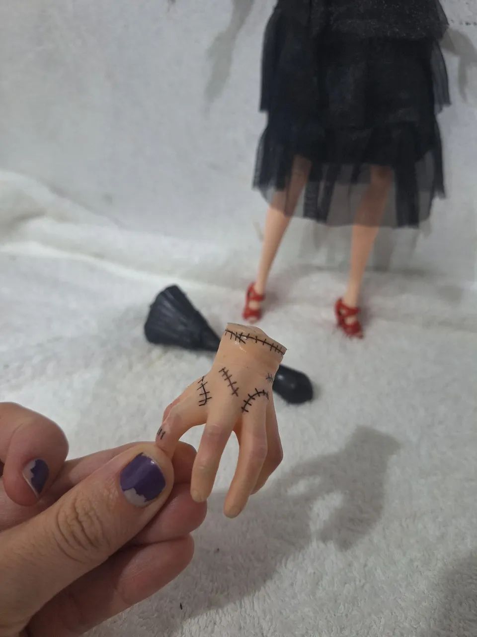 Boneca musical Wandinha Addams - Foto 4